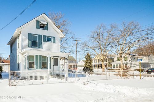 2 Chingarora Ave, Keyport, NJ, 07735-1008 | Card Image