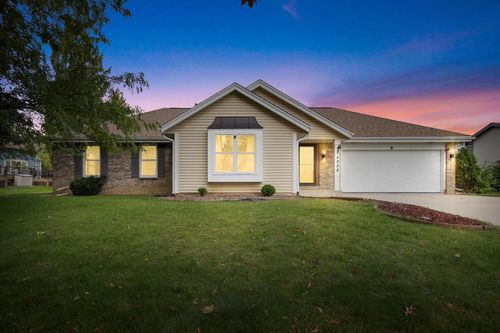 4028 W Jerelin Drive, Franklin, WI, 53132 | Card Image