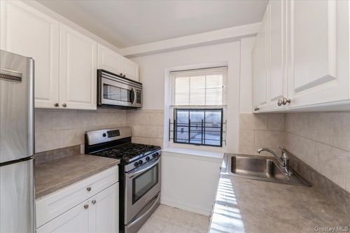 1g-78-11 Main Street, New York, NY, 11367 | Card Image