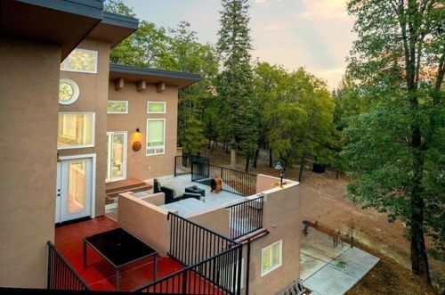 9268 Blue Jay Ln, Weed, CA, 96094-9746 | Card Image