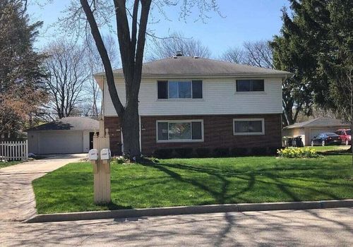 1531 N 116th St, Wauwatosa, WI, 53226-3205 | Card Image