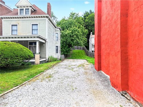 520 S Main St, West End, PA, 15220 | Card Image