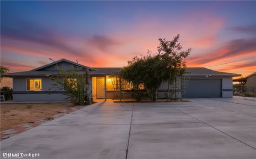 21667 Laguna Rd, Apple Valley, CA, 92308-7661 | Card Image