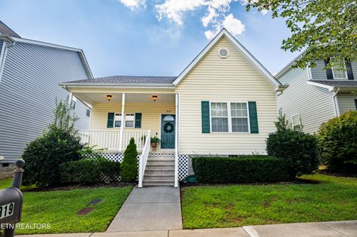 819 Stratford Ave, Sweetwater, TN, 37874-2351 | Card Image