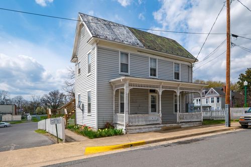 111 Center St, EDINBURG, VA, 22824-3087 | Card Image