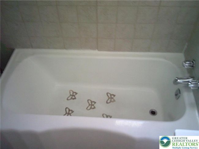 2nd flr full bathroom tub | Image 20