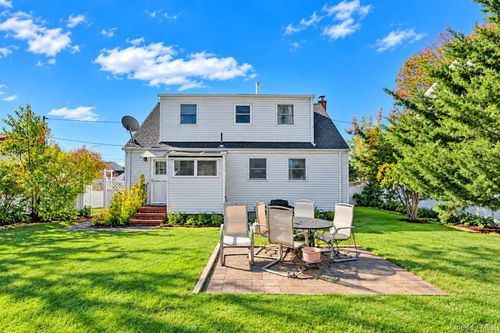 33 Lakewood Ave, Ronkonkoma, NY, 11779-5618 | Card Image