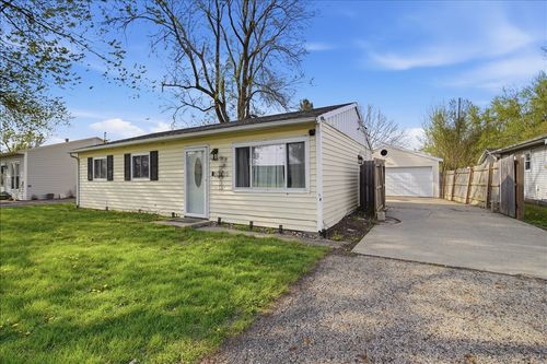 403 Sunset Dr, Le Roy, IL, 61752-1615 | Card Image