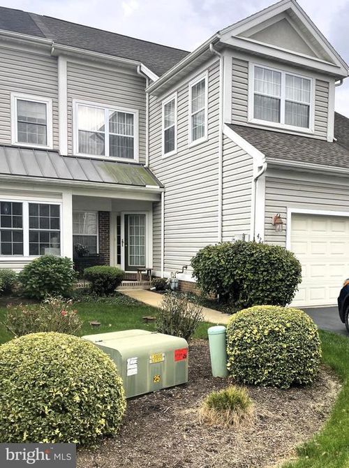 424 Oak Hill Ln, Wyomissing, PA, 19610-3209 | Card Image