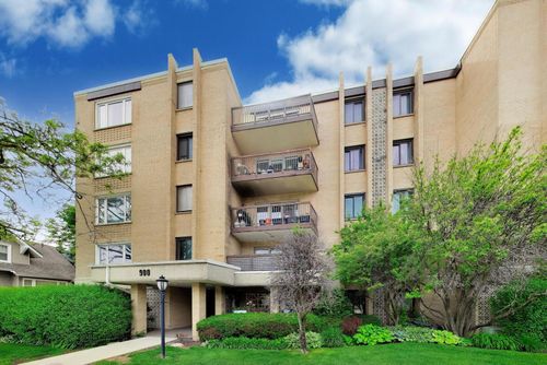 4b-900 S River Rd, Des Plaines, IL, 60016-6760 | Card Image