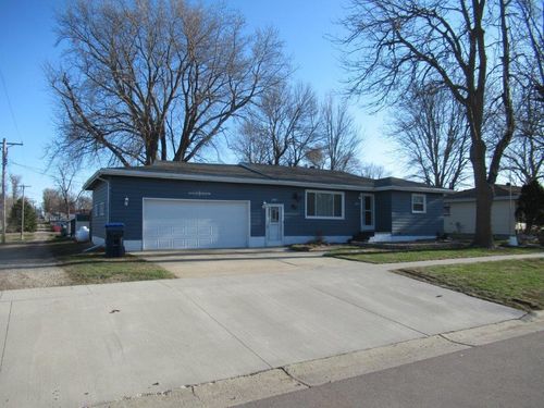 204 W 3rd St, Hills, MN, 56138-1060 | Card Image