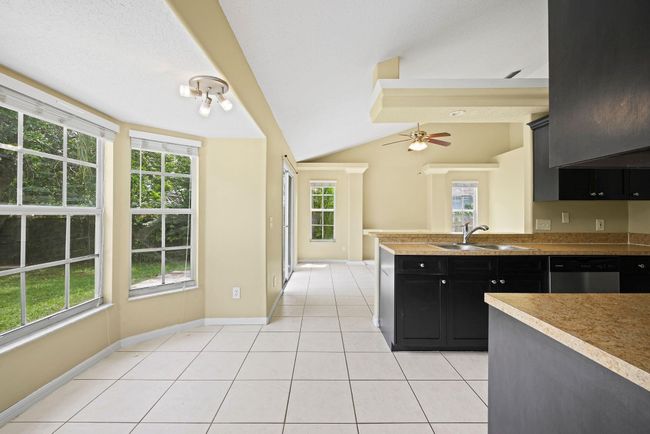 562 Sw Badger Ter, House other with 3 bedrooms, 2 bathrooms and null parking in Port St. Lucie FL | Image 10