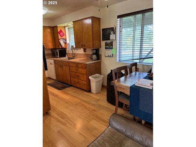 Dining Area | Image 14