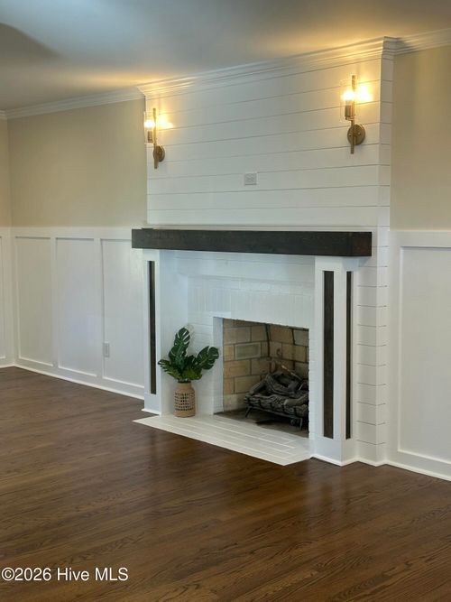 305 Country Club Dr, Trent Woods, NC, 28562-7611 | Card Image