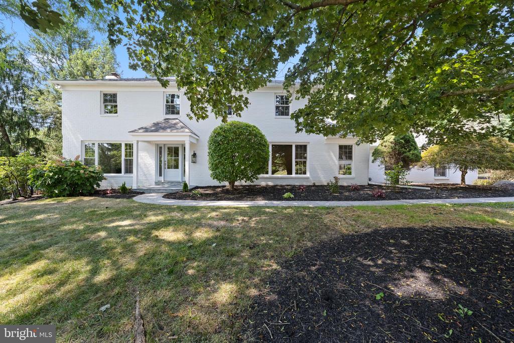 Worthington Rd, Wayne, PA 19087