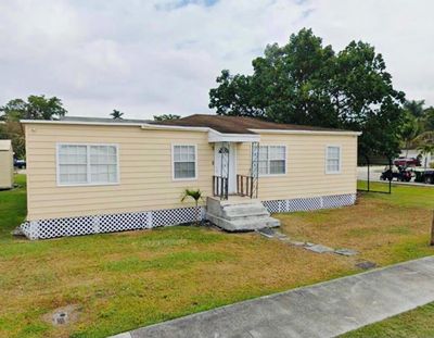 297 E E 4th St. Street, House other with 4 bedrooms, 1 bathrooms and null parking in Pahokee FL | Image 1