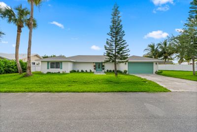 124 Queen Christina Court, House other with 3 bedrooms, 2 bathrooms and null parking in Hutchinson Island FL | Image 1