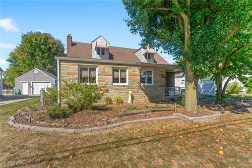 312 W Park Ave, Hubbard, OH, 44425-1528 | Card Image
