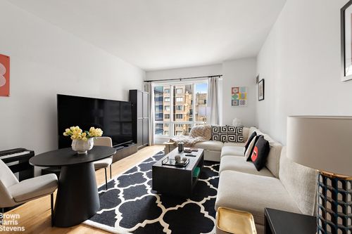 18e-350 W 42nd St, New York, NY, 10036-6954 | Card Image