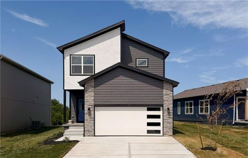 806 Glenn Cir, Raymore, MO, 64083-5601 | Card Image