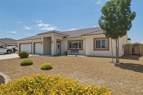 4951 Parkwood Dr, Pahrump, NV, 89061-7214 | Card Image