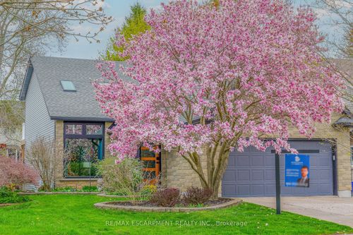 321 Beckett Cres, Fonthill, ON, L0S1E4 | Card Image