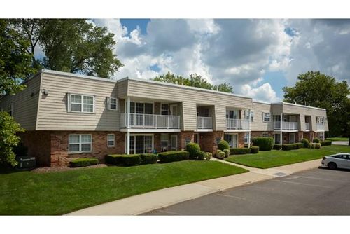 apt-125-105 Westwood Dr, Westbury, NY, 11590-1622 | Card Image