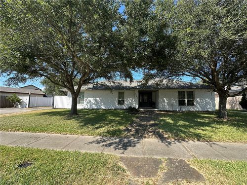 1905 Oak Ridge Dr, Portland, TX, 78374-2911 | Card Image