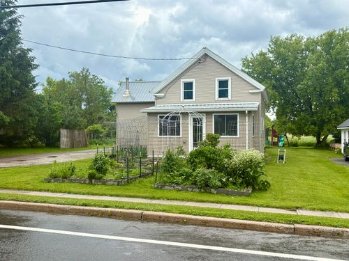 26 Lake St, Chateaugay, NY, 12920-4302 | Card Image