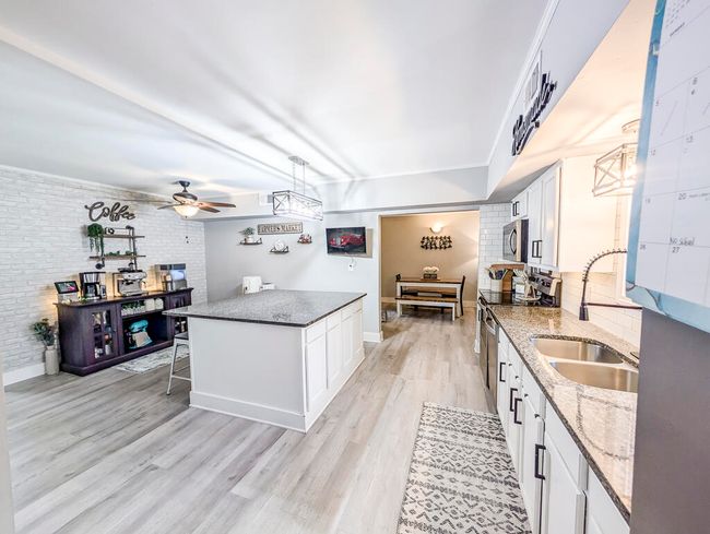 49 Auld Brass Rd-24 TV | Image 11