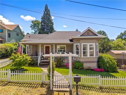 355 1st Street, Lakeport, CA, 95453 | Card Image