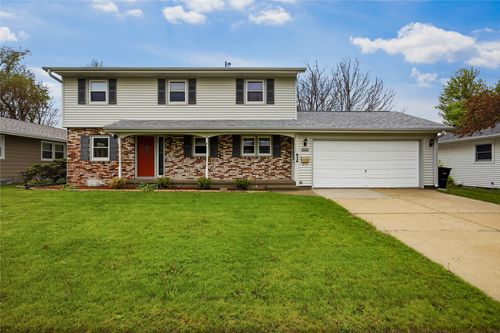 2330 Northview Dr, Marion, IA, 52302-5538 | Card Image