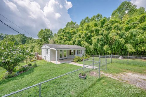 1380 Old Dana Rd, Hendersonville, NC, 28792-8180 | Card Image
