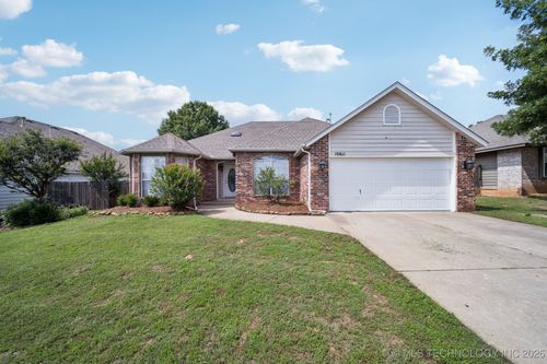 10611 114th St, Bixby, OK, 74008-3003 | Card Image