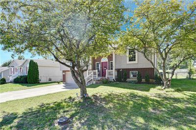 602 S Sunset Lane, House other with 3 bedrooms, 2 bathrooms and null parking in Raymore MO | Image 2