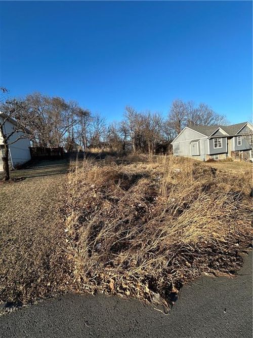 1026 Freeman Ave, Kansas City, KS, 66102-2902 | Card Image