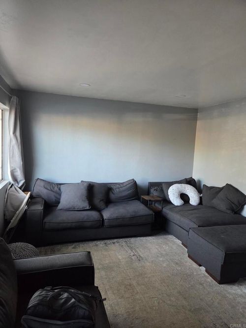 1632 Calle Bienvenido, Vista, CA, 92084-3252 | Card Image
