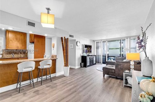 303-830 Nw 87th Ave, Miami, FL, 33172-3431 | Card Image