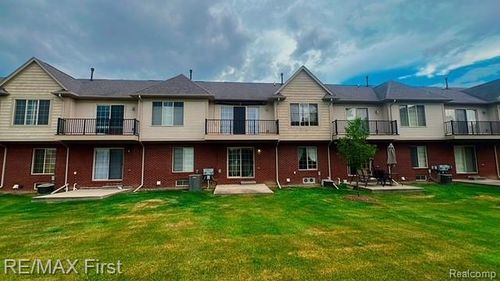 45903 Dutton Dr, Macomb, MI, 48044-4090 | Card Image