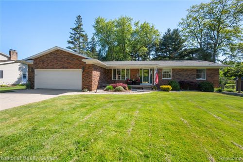 16 Lakeridge Dr, Adrian, MI, 49221-8202 | Card Image
