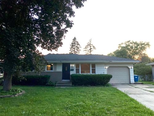 200 Patrick Dr, South Elgin, IL, 60177-2245 | Card Image