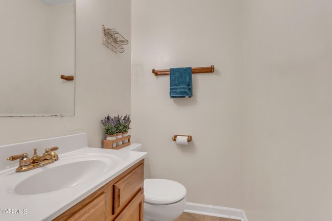 Half bath on main level | Image 18