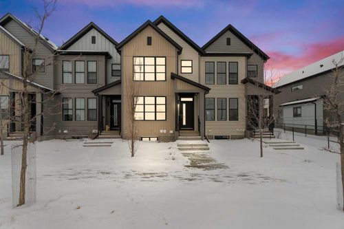 733 S Point Gate Sw, Airdrie, AB, T4B5H7 | Card Image