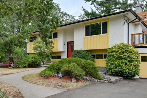 889 Mcadam Pl, Esquimalt, BC, V8T1Z6 | Card Image