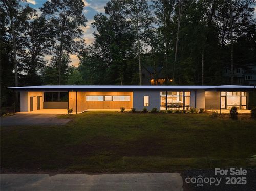 129 English Dr, Candler, NC, 28715-1220 | Card Image