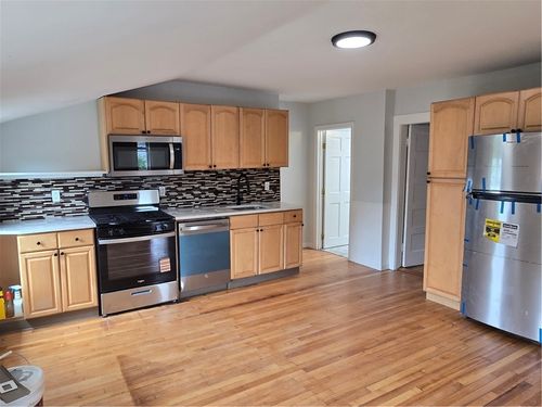93 Bay View Ave, Bristol, RI, 02809-3432 | Card Image