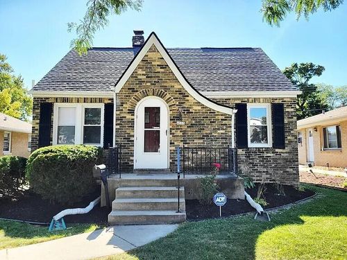 4515 W Morgan Ave, Greenfield, WI, 53220-1517 | Card Image