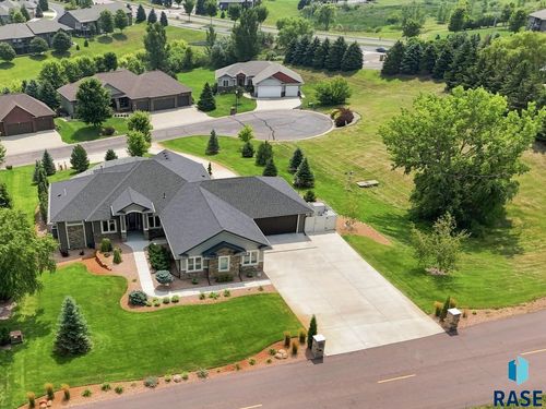 3305 W Old Yankton Rd Road, Sioux Falls, SD, 57108-5068 | Card Image
