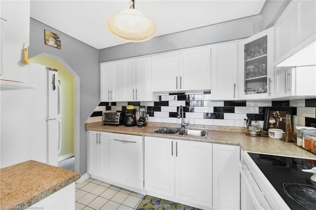 32 - 985 Limeridge Rd E, Townhouse with 3 bedrooms, 2 bathrooms and 2 parking in Hamilton ON | Image 15