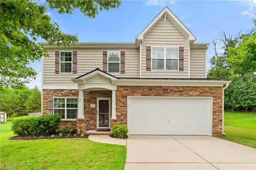 4221 Lochurst Dr, Pfafftown, NC, 27040-9821 | Card Image